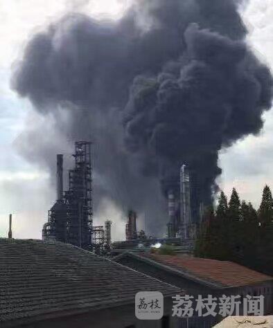 因芳烃油装置起火 金陵石化炼油厂发生爆燃